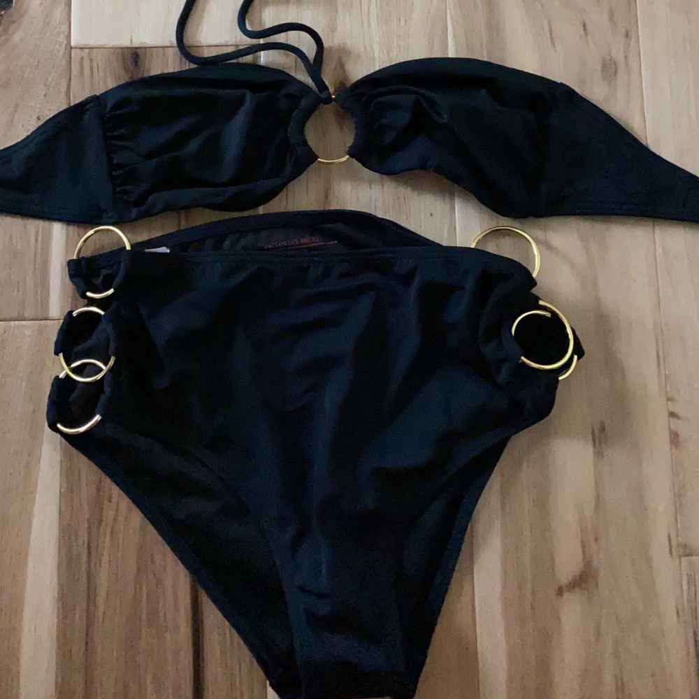 Black bikini with rings